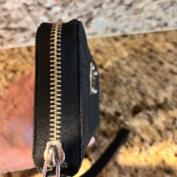 Michael Kors Wristlet/ Wallet /Phone Holder - Picture 2 of 8